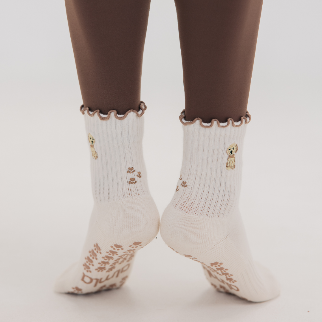 Almla Active - Golden Retriever Ruffle Pilates Socks Brown Paw Shaped Grips