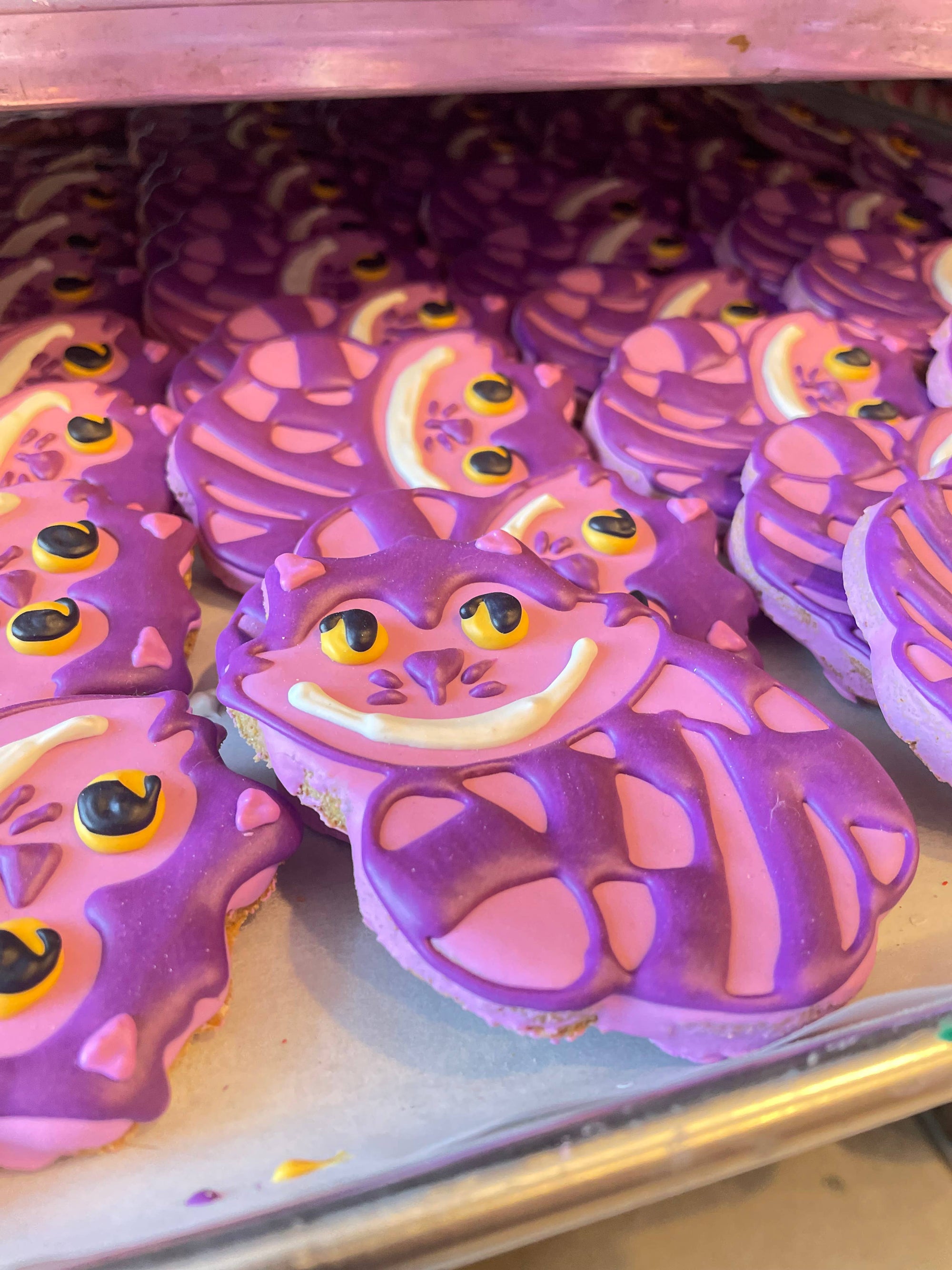 Lucky Biscuit Pet Bakery - Through the Looking Glass : Alice