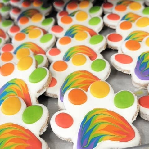 Lucky Biscuit Pet Bakery - Pride Paw: Pride Paw