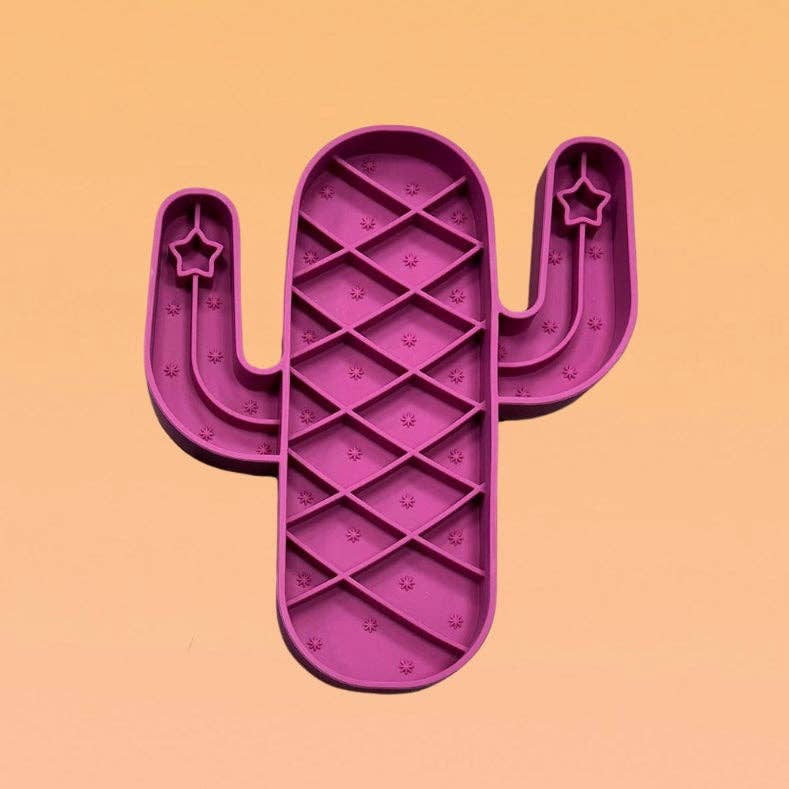 Lonestar Dog Treats - Saguaro Slow Feeder: Verde