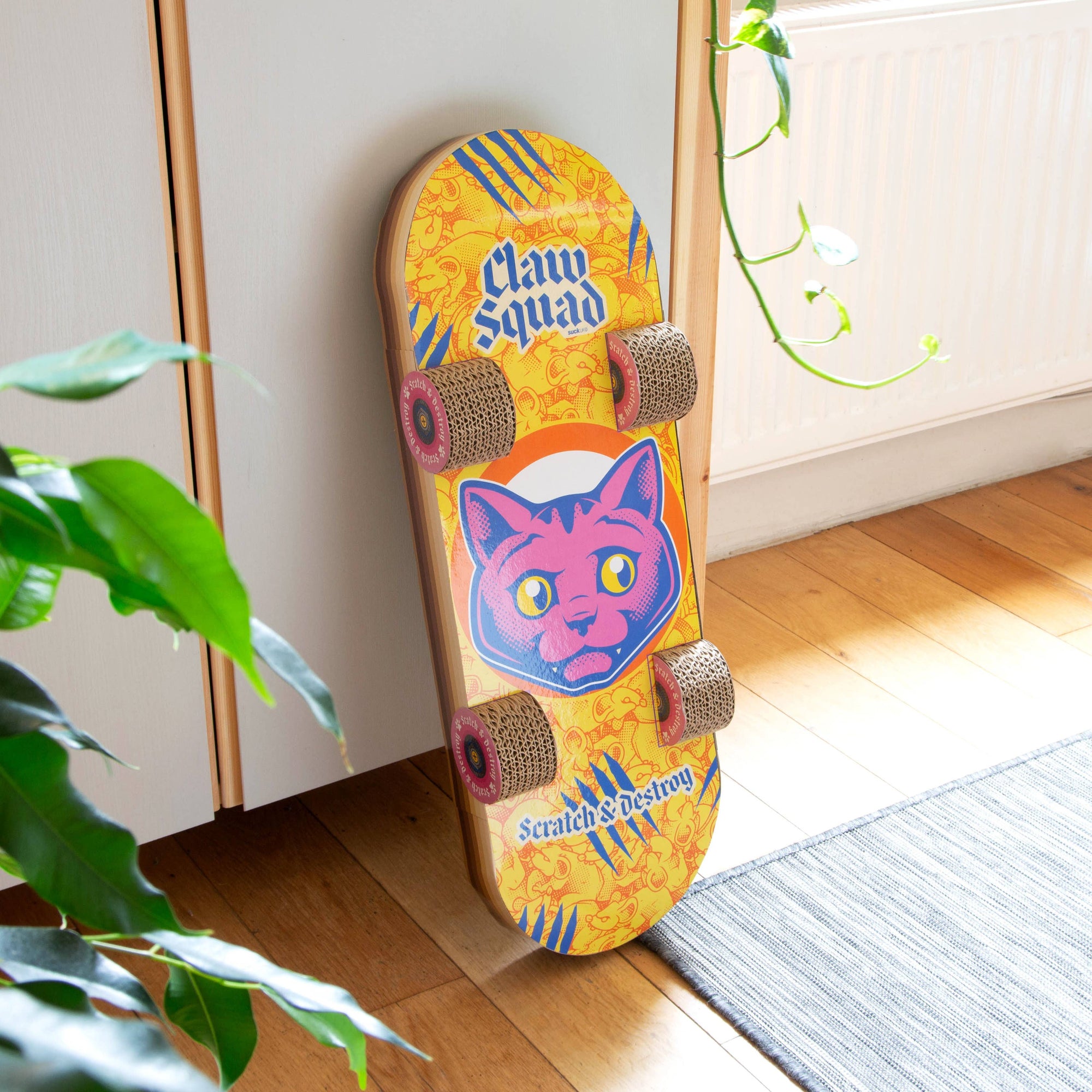 SUCK UK Ltd - USA - Cat Toy Scratch Skateboard - Cool carboard cat scratcher