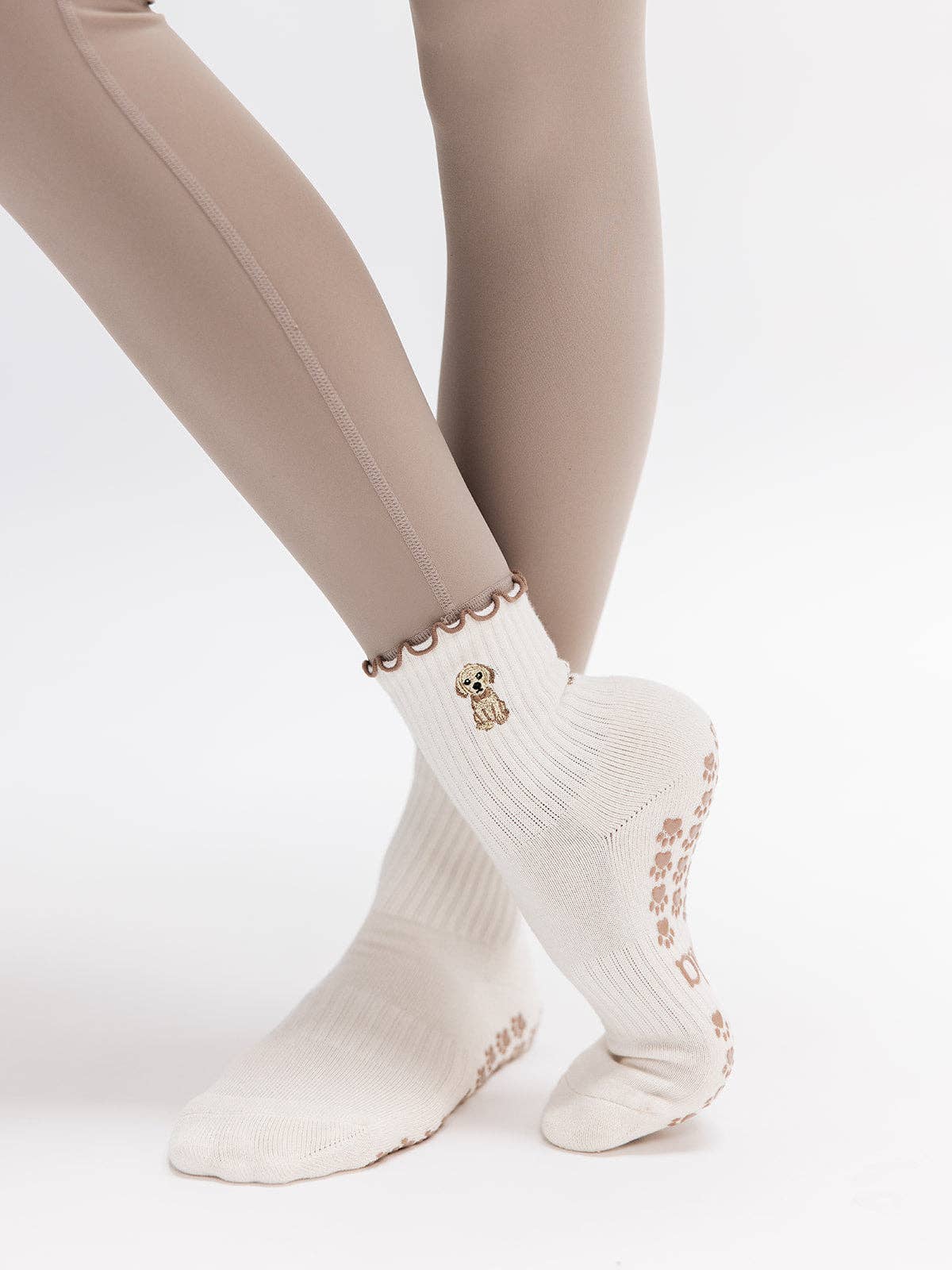 Almla Active - Golden Retriever Ruffle Pilates Socks Brown Paw Shaped Grips