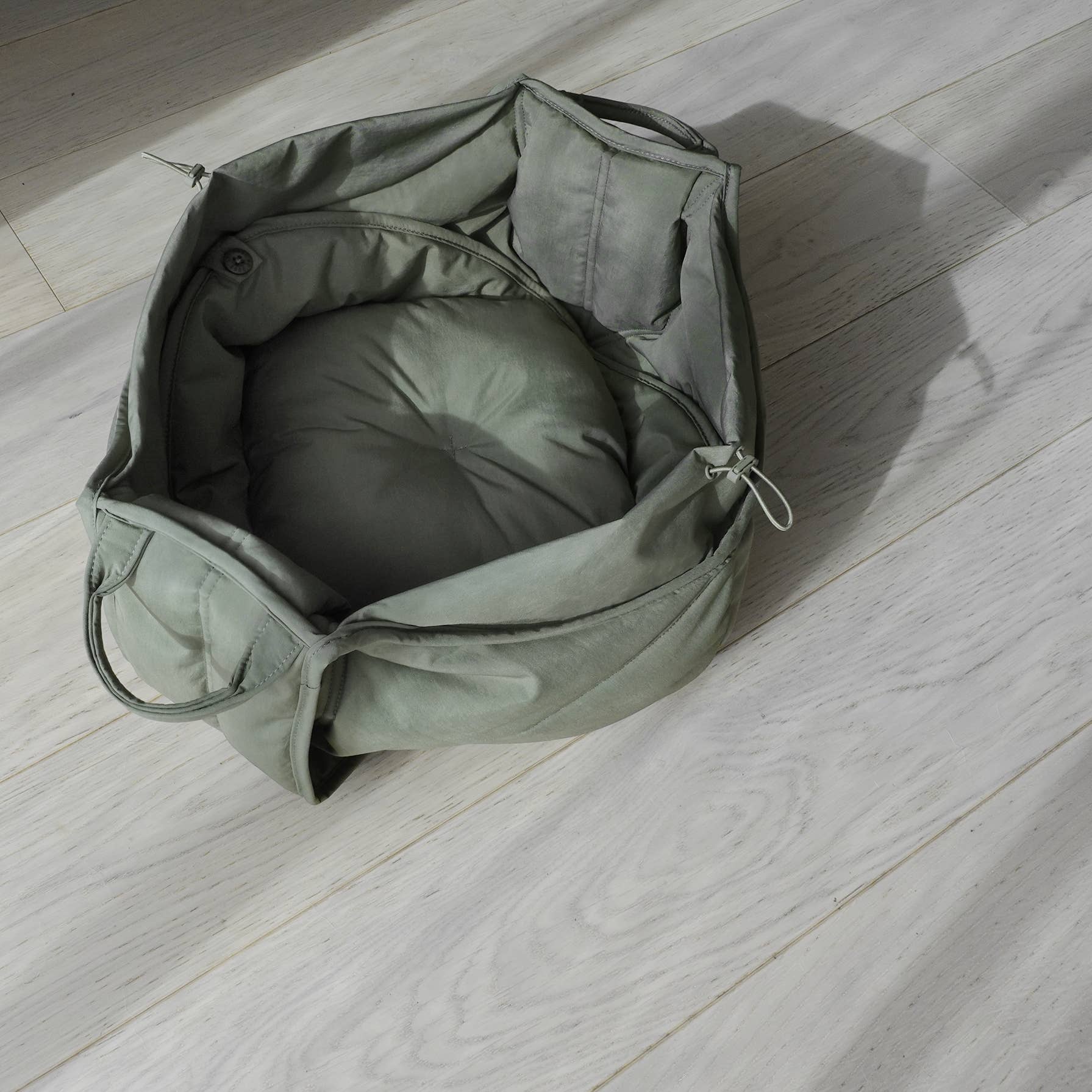 Lambwolf Collective - OLLA // PETITE PET CARRYCOT // DOG &amp; CAT CARRIER: Camel