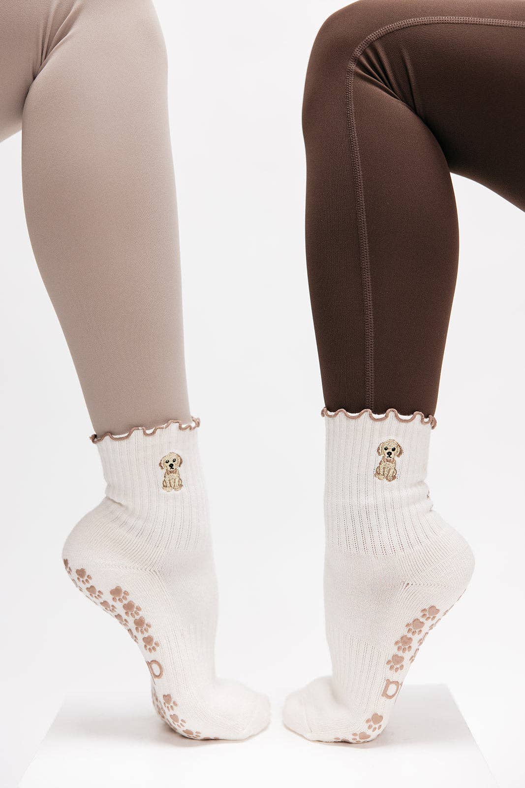 Almla Active - Golden Retriever Ruffle Pilates Socks Brown Paw Shaped Grips