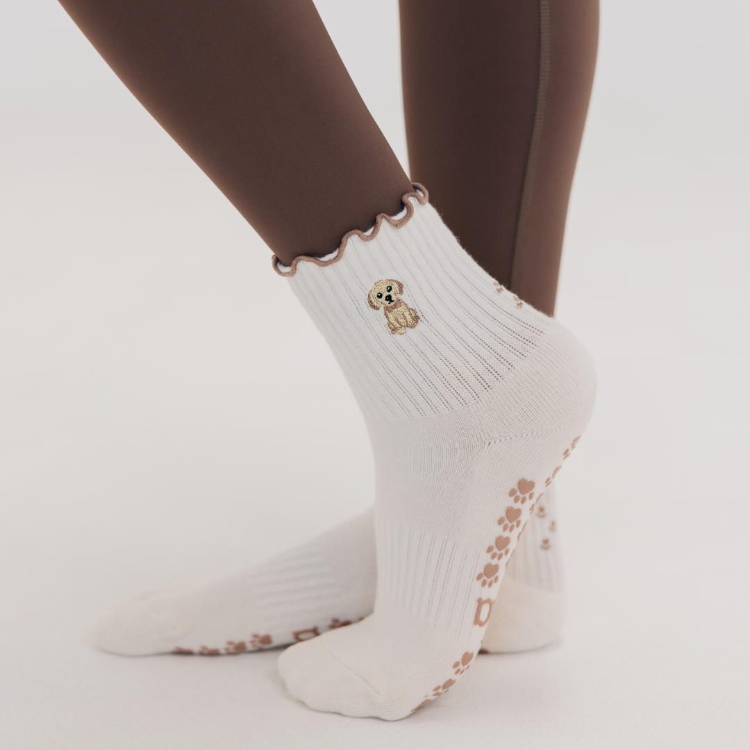 Almla Active - Golden Retriever Ruffle Pilates Socks Brown Paw Shaped Grips