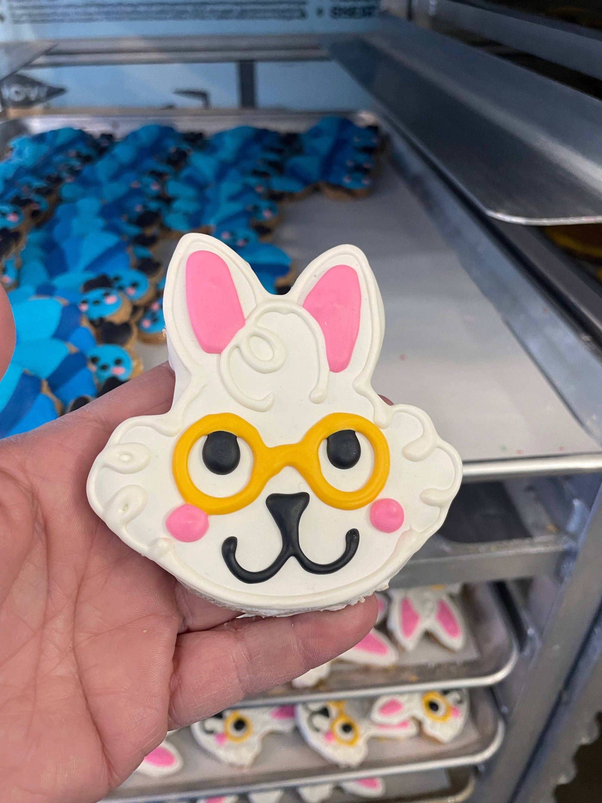 Lucky Biscuit Pet Bakery - Through the Looking Glass : Cheshire Cat
