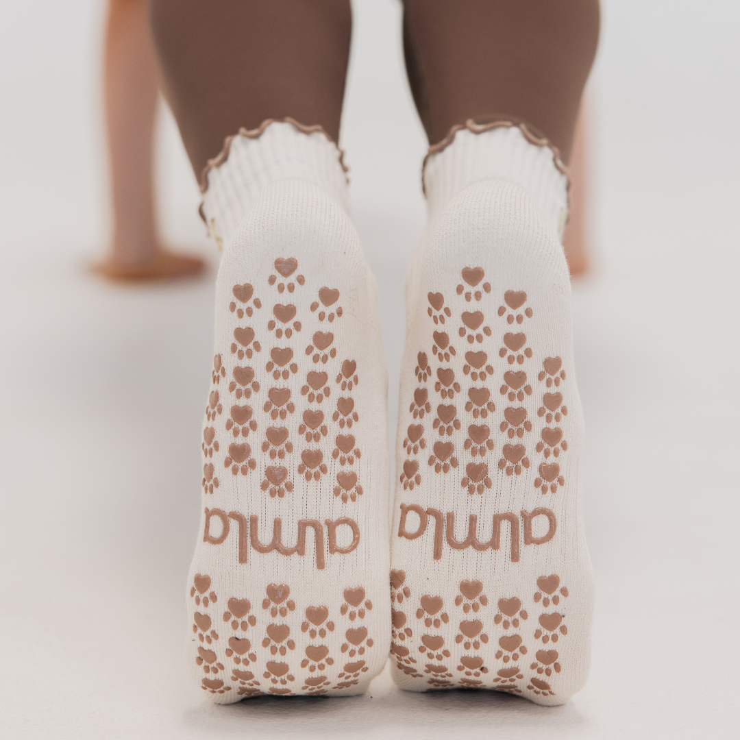 Almla Active - Golden Retriever Ruffle Pilates Socks Brown Paw Shaped Grips