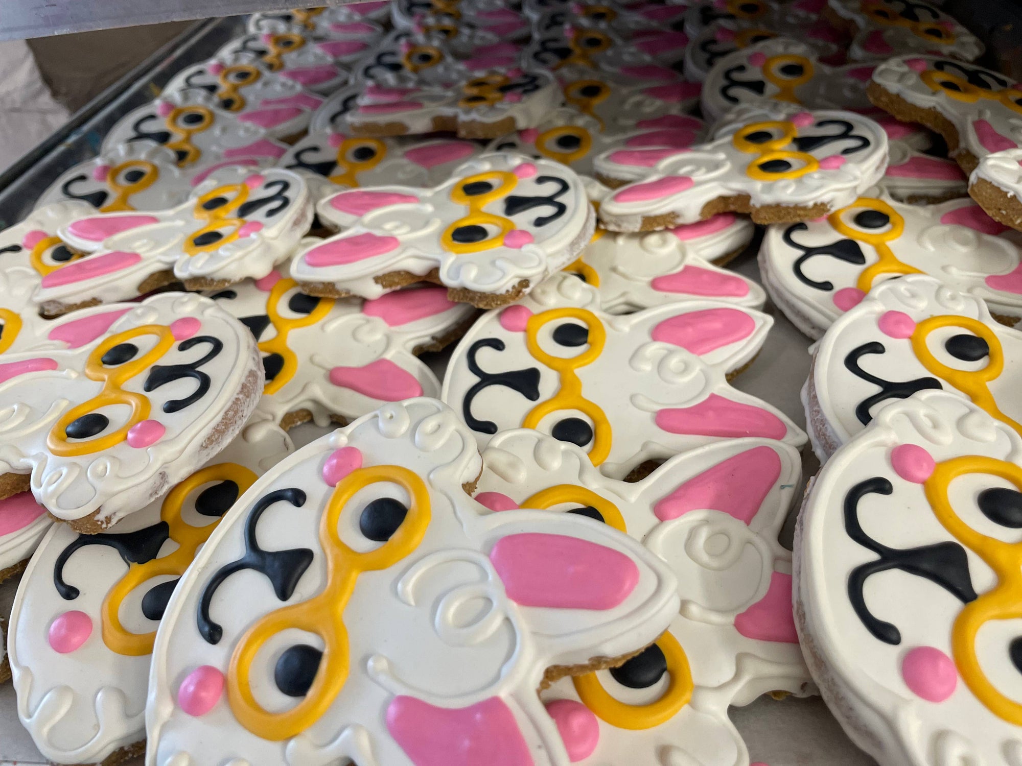 Lucky Biscuit Pet Bakery - Through the Looking Glass : Cheshire Cat